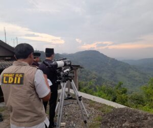 Tim Rukyat DPD LDII Gunungkidul melakukan pengamatan